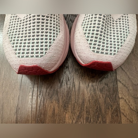 Women’s Brooks Levitate Stealthfit six size 7 pink and red - Picture 3 of 13